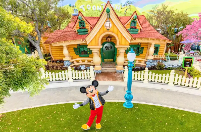 Mickey's House and Meet Mickey Mouse
